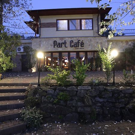 Part Cafe Residence Dunakeszi Dış mekan fotoğraf