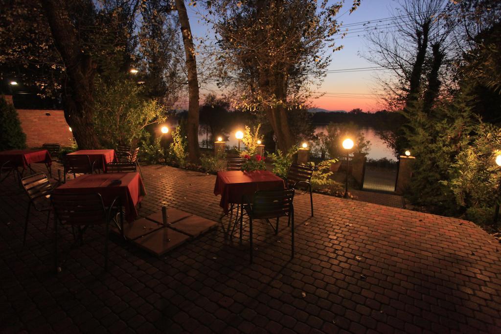 Part Cafe Residence Dunakeszi Dış mekan fotoğraf