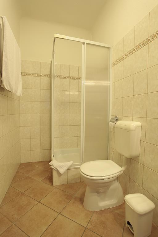 Part Cafe Residence Dunakeszi Oda fotoğraf