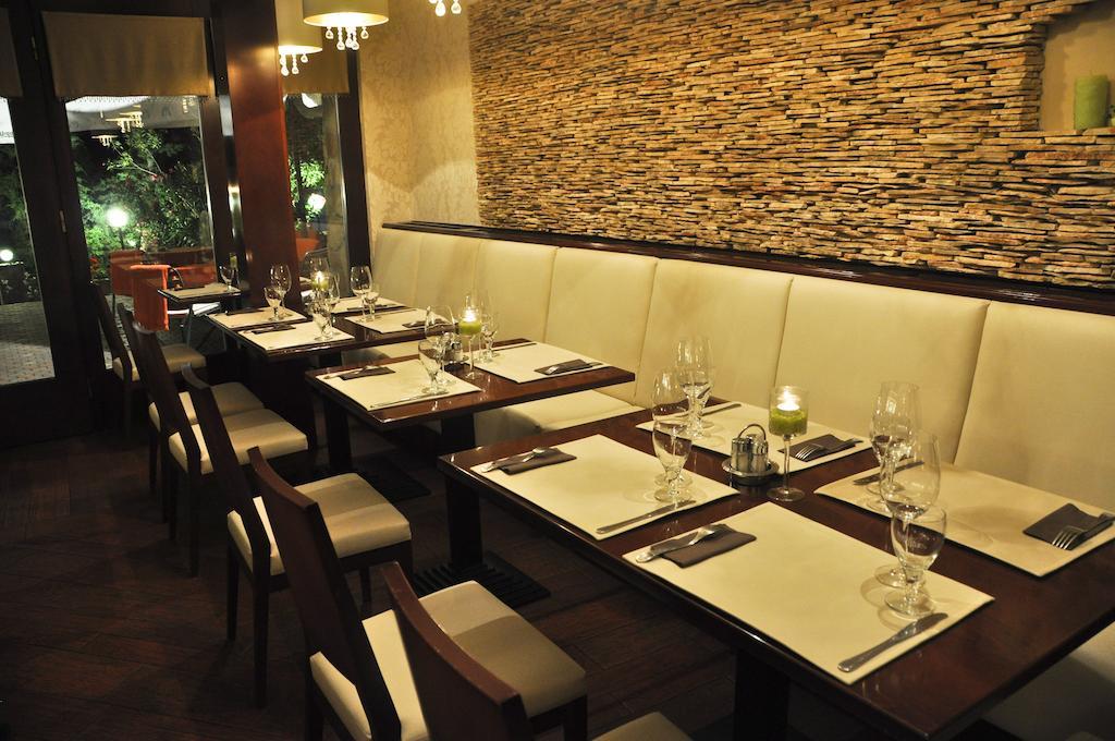 Part Cafe Residence Dunakeszi Dış mekan fotoğraf